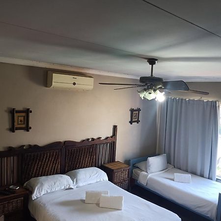 Ay Jay'S Guesthouse Bloemfontein Bagian luar foto