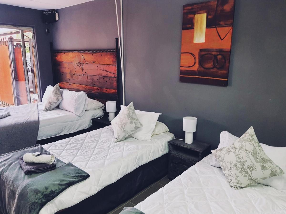 Ay Jay'S Guesthouse Bloemfontein Bagian luar foto