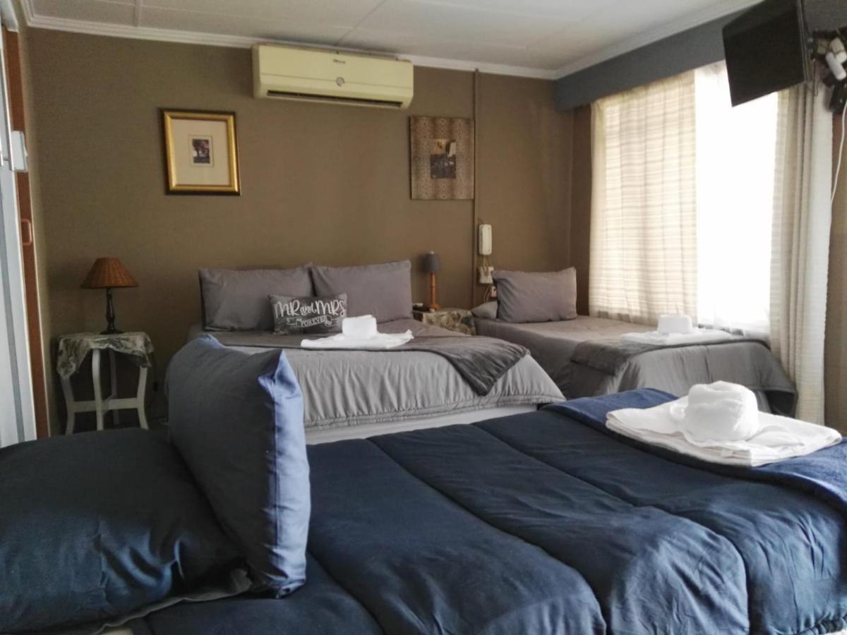 Ay Jay'S Guesthouse Bloemfontein Bagian luar foto