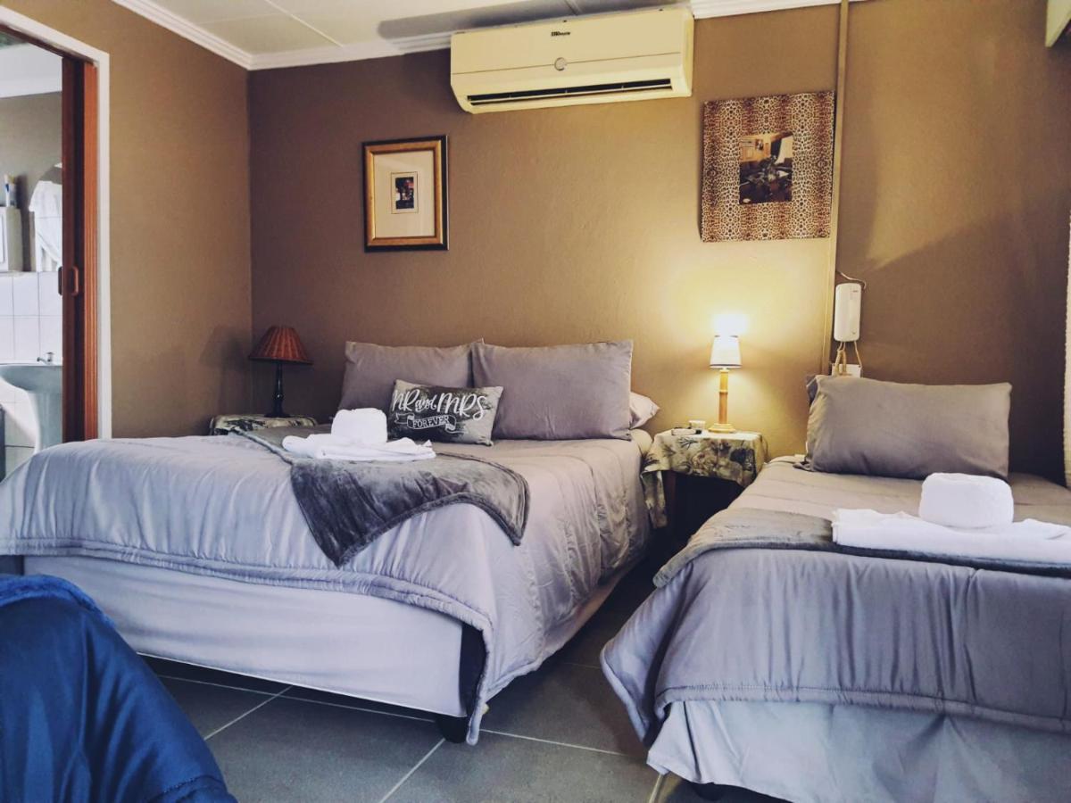 Ay Jay'S Guesthouse Bloemfontein Bagian luar foto