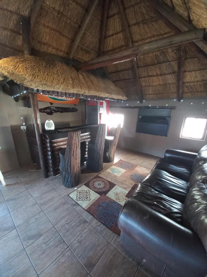 Ay Jay'S Guesthouse Bloemfontein Bagian luar foto