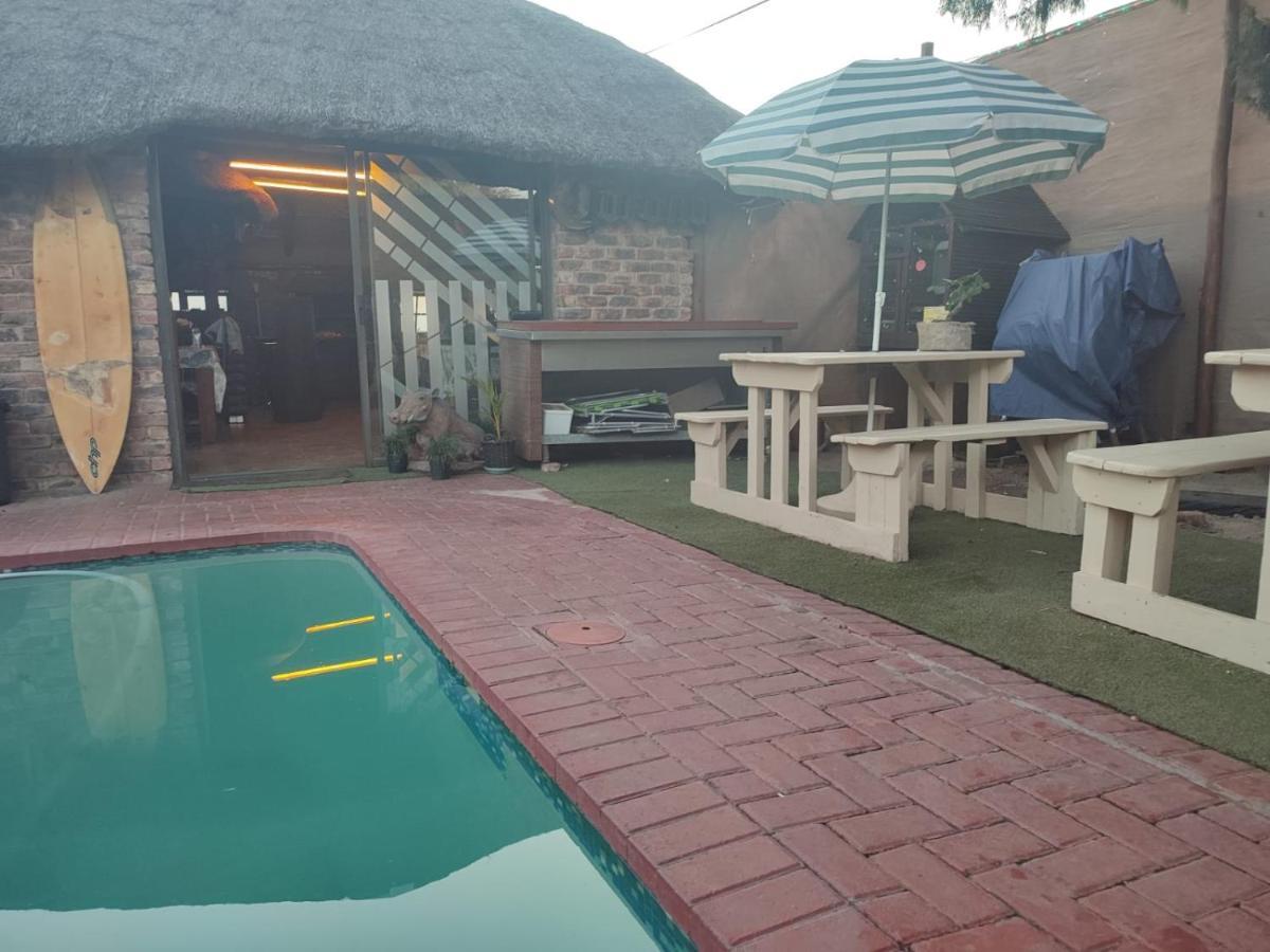 Ay Jay'S Guesthouse Bloemfontein Bagian luar foto