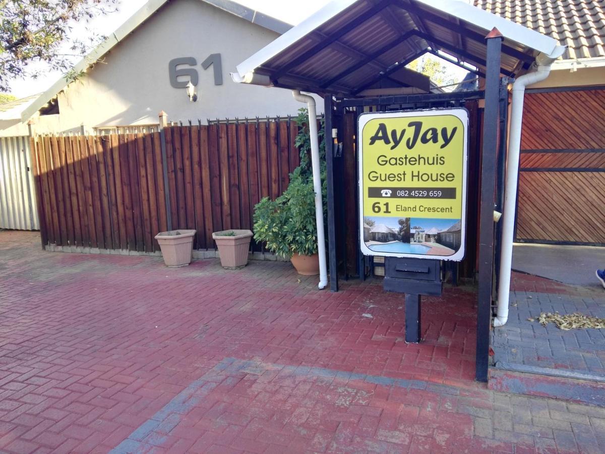 Ay Jay'S Guesthouse Bloemfontein Bagian luar foto