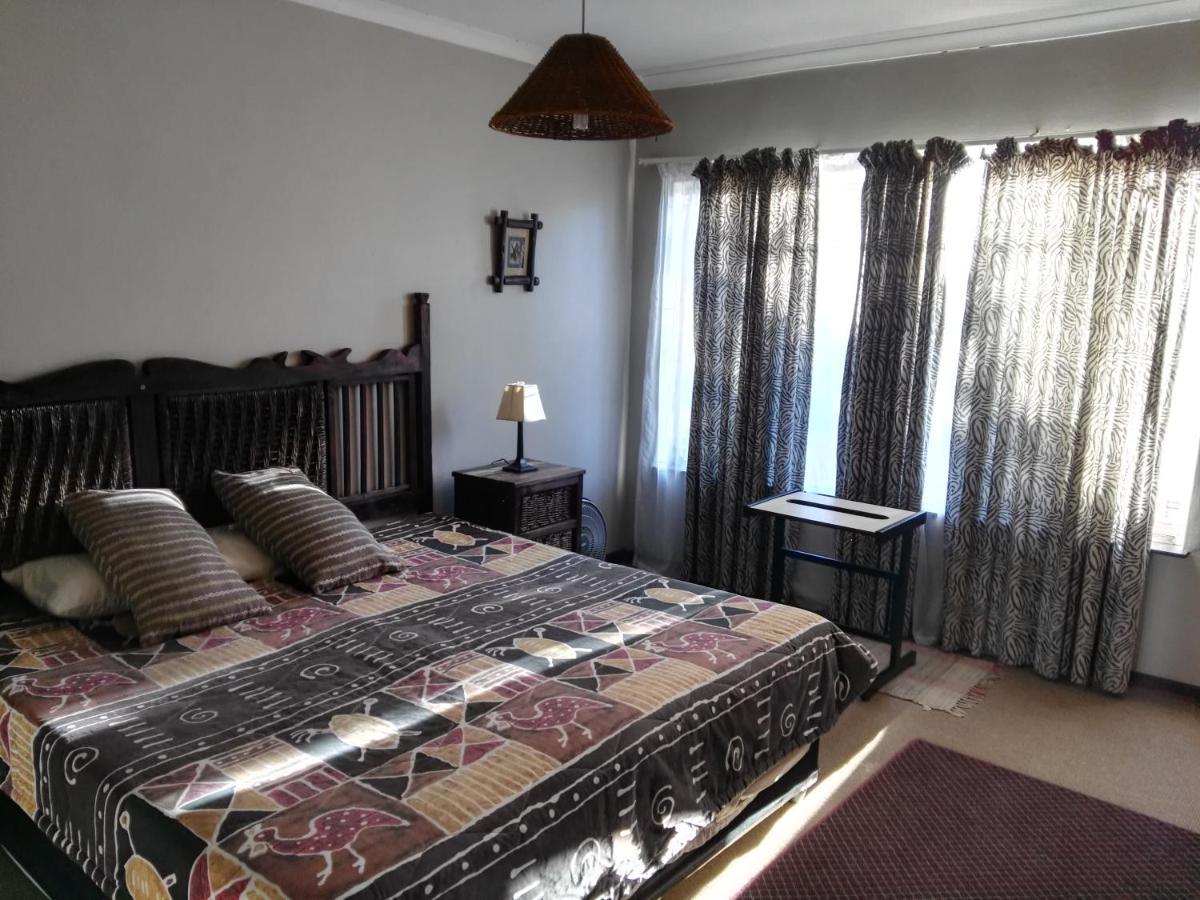 Ay Jay'S Guesthouse Bloemfontein Bagian luar foto