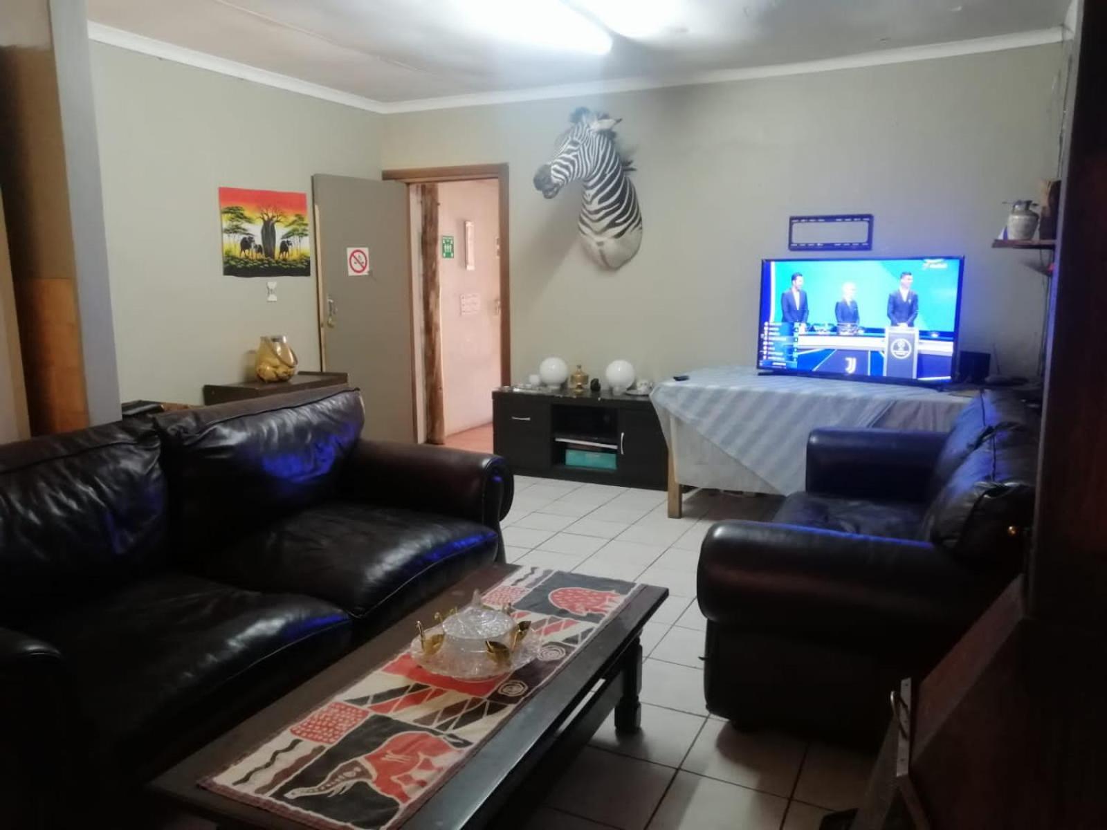 Ay Jay'S Guesthouse Bloemfontein Bagian luar foto