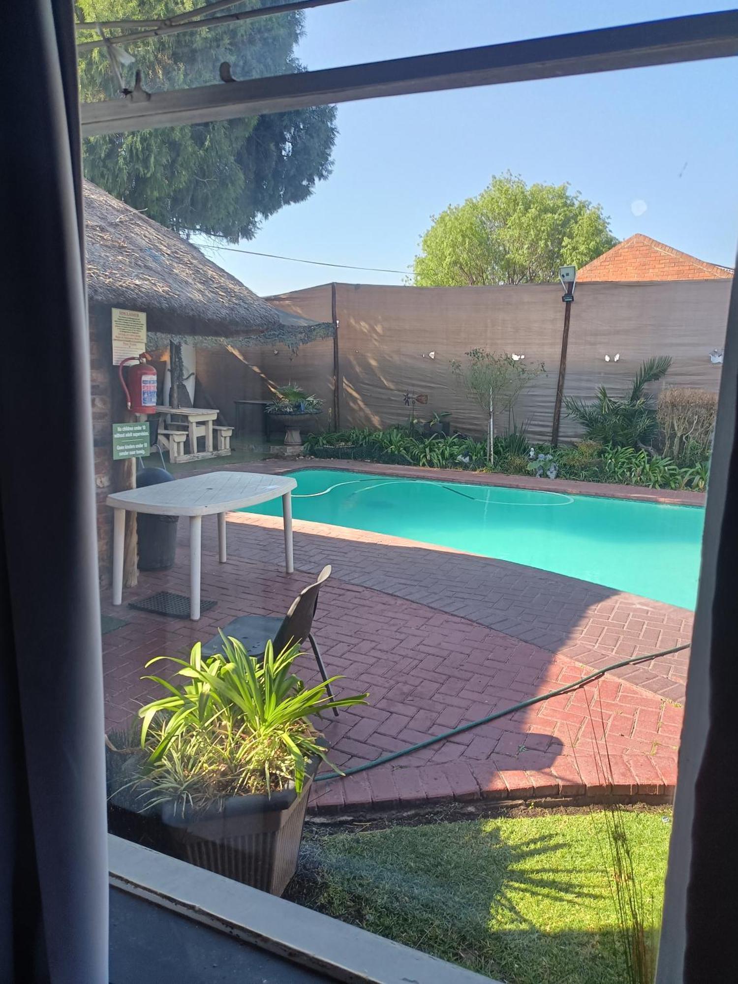 Ay Jay'S Guesthouse Bloemfontein Bagian luar foto