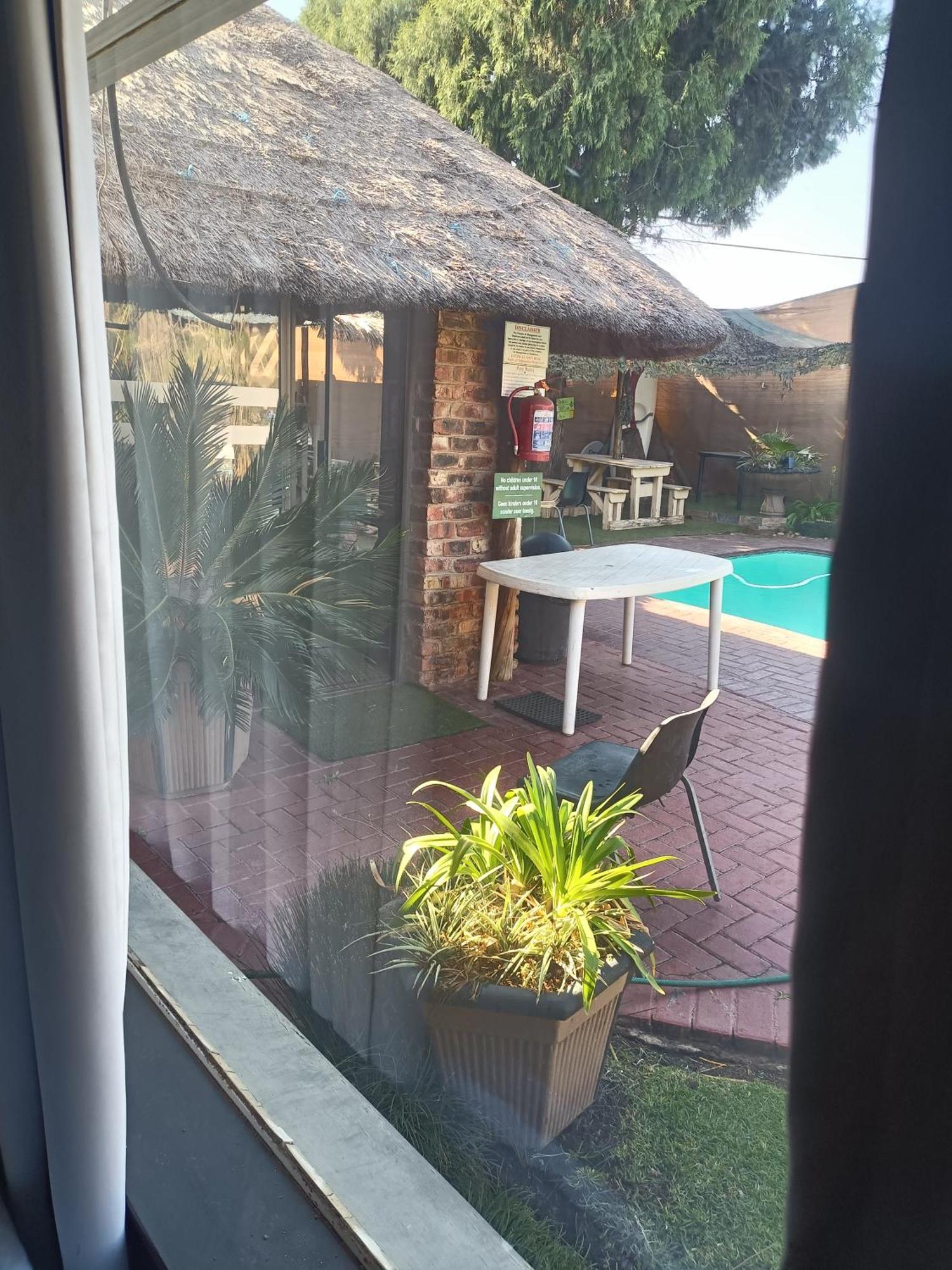 Ay Jay'S Guesthouse Bloemfontein Bagian luar foto