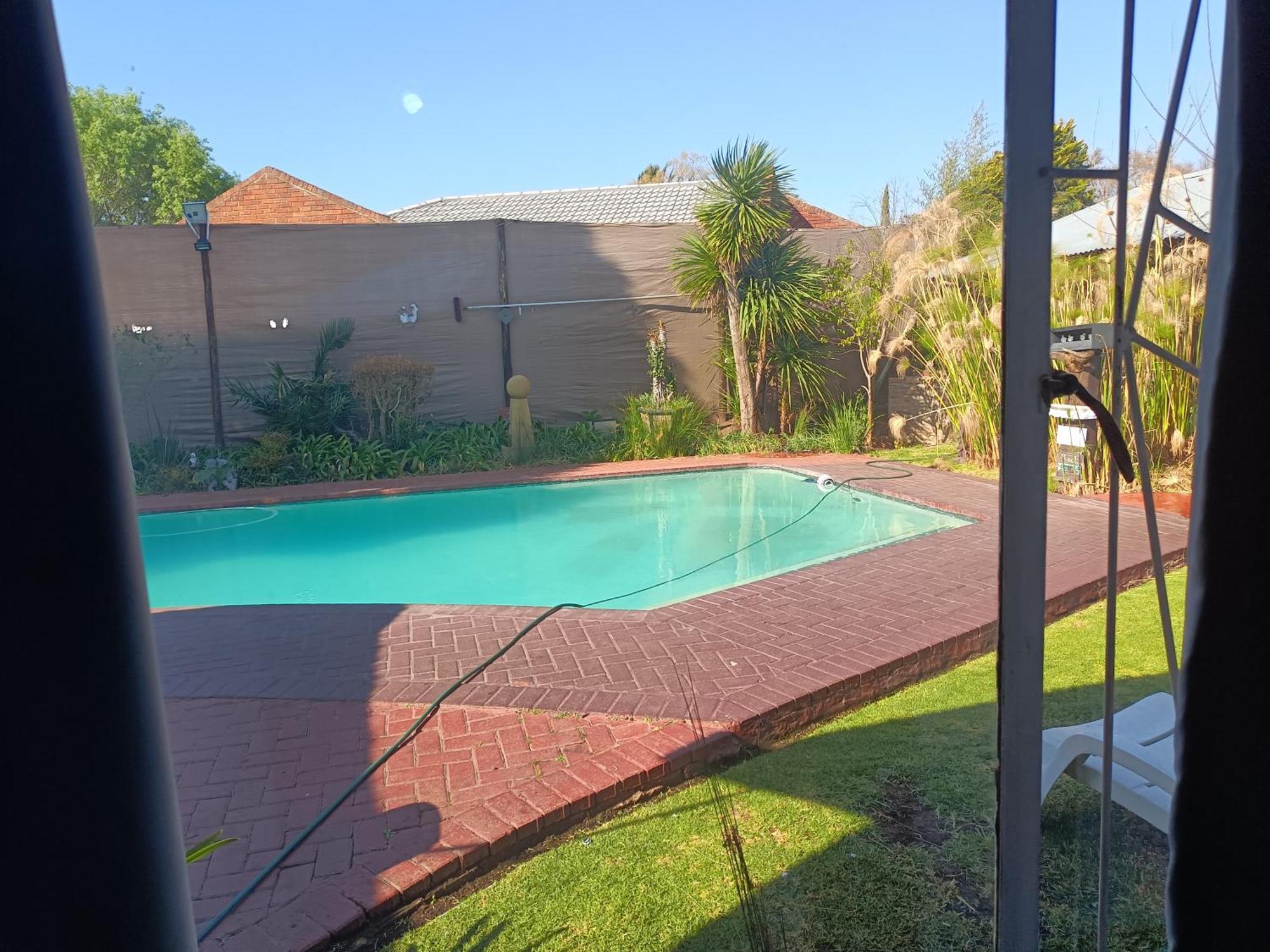 Ay Jay'S Guesthouse Bloemfontein Bagian luar foto